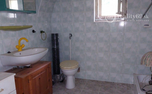 MAĎARSKO - PERECSE KÚRIA POZEMOK 1,2 ha S MOŽNOSŤOU ROZDELENIA NA VIACERO MENŠÍCH