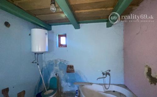 MAĎARSKO - MESZES 2 IZBOVÝ SEDLIACKY DOM S LETNOU KUCHYŇOU A PIVNICOU