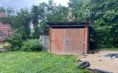 MAĎARSKO - FELSŐTELEKES 3 IZBOVÝ RODINNÝ S GARÁŽOU A VEĽKÝM SENNÍKOM