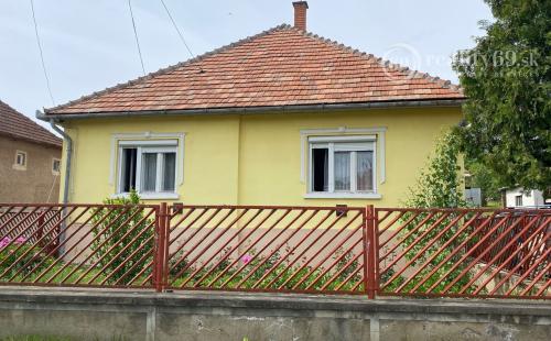 REZERVOVANÝ - MAĎARSKO - SZUHOGY PEKNÝ 3 IZBOVÝ RODINNÝ DOM S GARÁŽOU