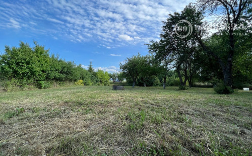 REZERVOVANÉ - ĎURĎOŠÍK - STAVEBNÝ POZEMOK 1020 M2, VODA NA POZEMKU, ELEKTRINA V DOSAHU, ODPAD ŽUMPA.