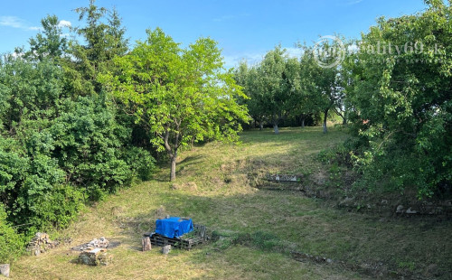 REZERVOVANÉ - ĎURĎOŠÍK - STAVEBNÝ POZEMOK 1020 M2, VODA NA POZEMKU, ELEKTRINA V DOSAHU, ODPAD ŽUMPA.