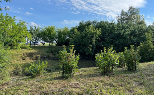 REZERVOVANÉ - ĎURĎOŠÍK - STAVEBNÝ POZEMOK 1020 M2, VODA NA POZEMKU, ELEKTRINA V DOSAHU, ODPAD ŽUMPA.
