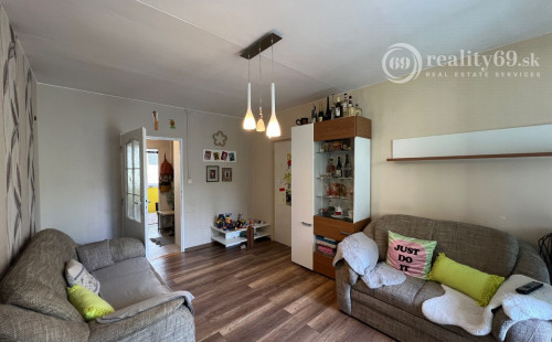 REZERVOVANÉ - JUH - KRAKOVSKÁ 4 IZBOVÝ BYT VÝBORNÝ STAV, LODŽIA, KOMORA