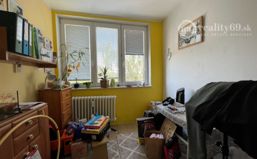 REZERVOVANÉ - JUH - KRAKOVSKÁ 4 IZBOVÝ BYT VÝBORNÝ STAV, LODŽIA, KOMORA