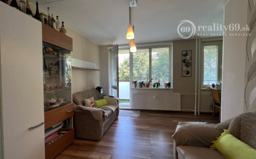 REZERVOVANÉ - JUH - KRAKOVSKÁ 4 IZBOVÝ BYT VÝBORNÝ STAV, LODŽIA, KOMORA