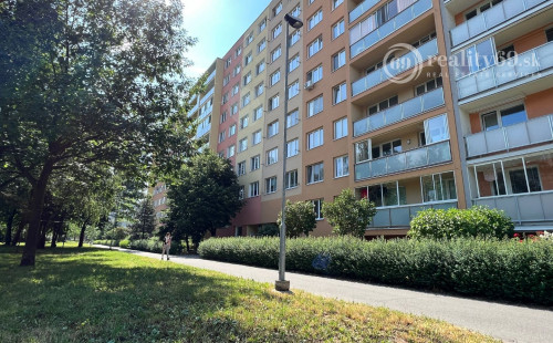 REZERVOVANÉ - JUH - KRAKOVSKÁ 4 IZBOVÝ BYT VÝBORNÝ STAV, LODŽIA, KOMORA