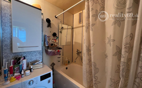 REZERVOVANÉ - JUH - KRAKOVSKÁ 4 IZBOVÝ BYT VÝBORNÝ STAV, LODŽIA, KOMORA