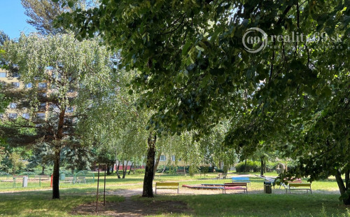 REZERVOVANÉ - JUH - KRAKOVSKÁ 4 IZBOVÝ BYT VÝBORNÝ STAV, LODŽIA, KOMORA