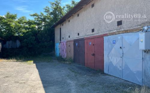JUH - ŽELEZNÍKY - KRAKOVSKÁ  GARÁŽ 16 M2 - POZEMOK V OSOBNOM VLASTNÍCTVE.