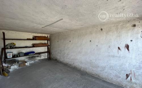 JUH - ŽELEZNÍKY - KRAKOVSKÁ  GARÁŽ 16 M2 - POZEMOK V OSOBNOM VLASTNÍCTVE.