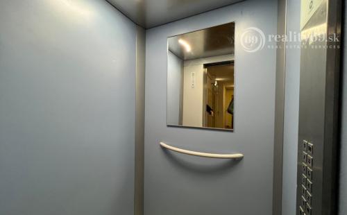 JAZERO - AZOVSKÁ -  1 IZBOVÝ BYT 42 M2, PO KOMPLETNEJ REKONŠTRUKCII.