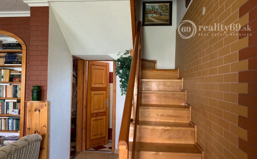 MAĎARSKO - CIGAND - PEKNÝ 3 IZBOVÝ POSCHODOVÝ RODINNÝ DOM