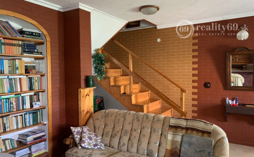 MAĎARSKO - CIGAND - PEKNÝ 3 IZBOVÝ POSCHODOVÝ RODINNÝ DOM