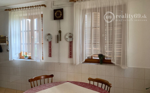 MAĎARSKO - CIGAND - PEKNÝ 3 IZBOVÝ POSCHODOVÝ RODINNÝ DOM