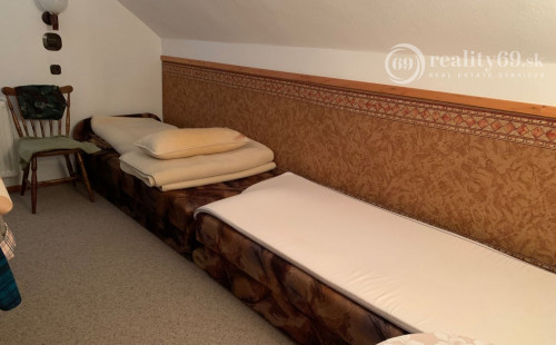 MAĎARSKO - CIGAND - PEKNÝ 3 IZBOVÝ POSCHODOVÝ RODINNÝ DOM