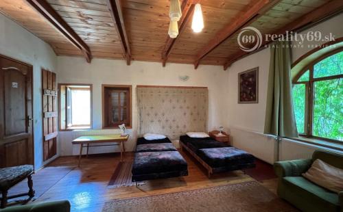 MAĎARSKO - MÁD  2 DOMY V TOP LOKALITE S VEĽKOU ZÁHRADOU