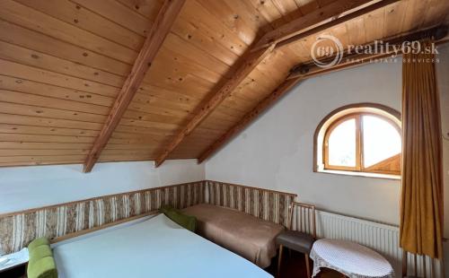 MAĎARSKO - MÁD  2 DOMY V TOP LOKALITE S VEĽKOU ZÁHRADOU