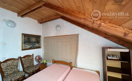 MAĎARSKO - MÁD  2 DOMY V TOP LOKALITE S VEĽKOU ZÁHRADOU