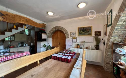 MAĎARSKO - MÁD  2 DOMY V TOP LOKALITE S VEĽKOU ZÁHRADOU