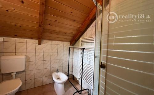 MAĎARSKO - MÁD  2 DOMY V TOP LOKALITE S VEĽKOU ZÁHRADOU