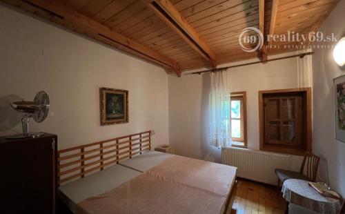 MAĎARSKO - MÁD  2 DOMY V TOP LOKALITE S VEĽKOU ZÁHRADOU