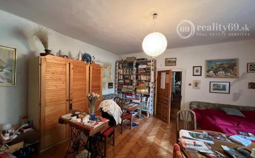 MAĎARSKO - MÁD  2 DOMY V TOP LOKALITE S VEĽKOU ZÁHRADOU