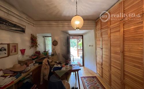 MAĎARSKO - MÁD  2 DOMY V TOP LOKALITE S VEĽKOU ZÁHRADOU