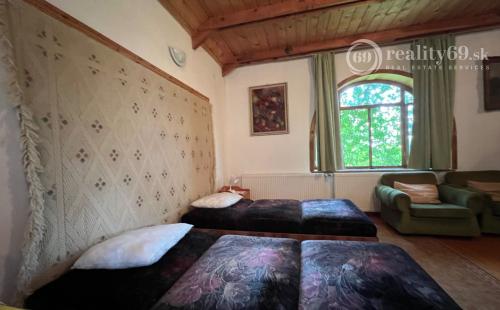 MAĎARSKO - MÁD  2 DOMY V TOP LOKALITE S VEĽKOU ZÁHRADOU