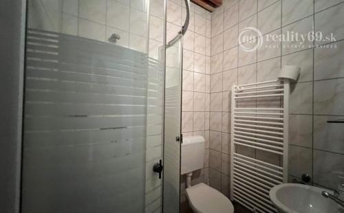 MAĎARSKO - MÁD  2 DOMY V TOP LOKALITE S VEĽKOU ZÁHRADOU