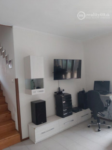 MAĎARSKO - SÁTORALJAÚJHELY - LUXUSNÝ RODINNÝ DOM 3 KM OD SLOVENSKA