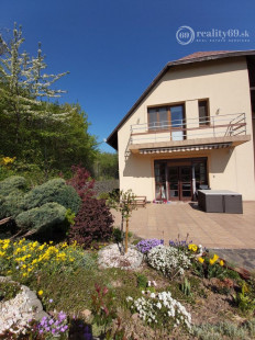 MAĎARSKO - SÁTORALJAÚJHELY - LUXUSNÝ RODINNÝ DOM 3 KM OD SLOVENSKA