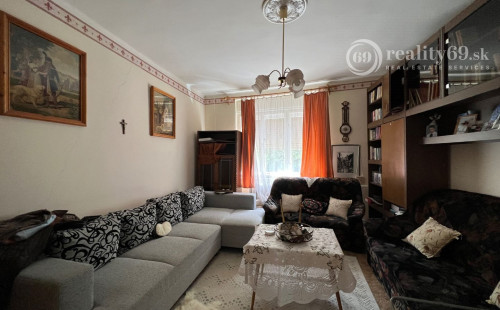 MAĎARSKO - MONOK POSCHODOVÝ RD V TOKAJSKEJ OBLASTI