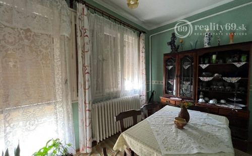 MAĎARSKO - MONOK POSCHODOVÝ RD V TOKAJSKEJ OBLASTI