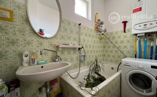 MAĎARSKO - MONOK POSCHODOVÝ RD V TOKAJSKEJ OBLASTI