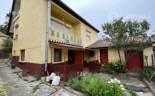 MAĎARSKO - MONOK POSCHODOVÝ RD V TOKAJSKEJ OBLASTI