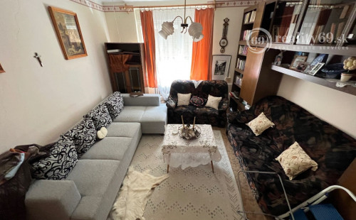 MAĎARSKO - MONOK POSCHODOVÝ RD V TOKAJSKEJ OBLASTI