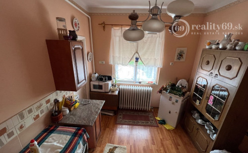 MAĎARSKO - MONOK POSCHODOVÝ RD V TOKAJSKEJ OBLASTI