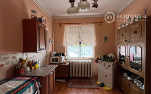 MAĎARSKO - MONOK POSCHODOVÝ RD V TOKAJSKEJ OBLASTI