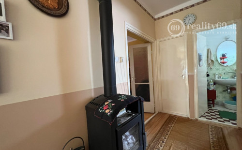 MAĎARSKO - MONOK POSCHODOVÝ RD V TOKAJSKEJ OBLASTI