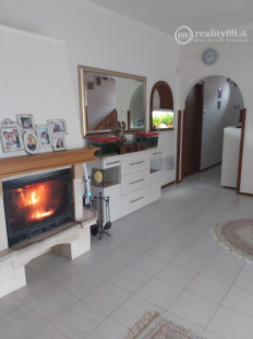 MAĎARSKO - SÁTORALJAÚJHELY - LUXUSNÝ RODINNÝ DOM 3 KM OD SLOVENSKA