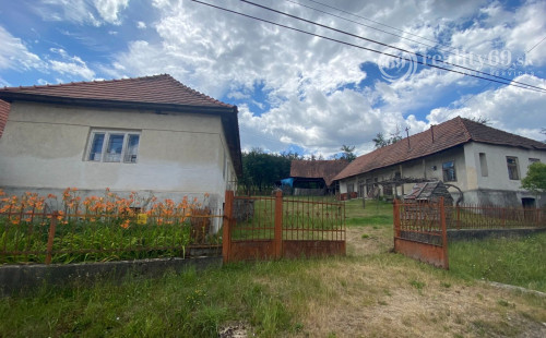 MAĎARSKO - FELSŐTELEKES 2 SEDLIACKE DOMY NA JEDNOM POZEMKU