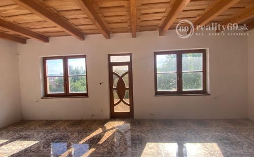 MAĎARSKO - SZENDRO PEKNÝ 5 IZBOVÝ RODINNÝ DOM S TERASOU A GARÁŽOU