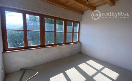 MAĎARSKO - SZENDRO PEKNÝ 5 IZBOVÝ RODINNÝ DOM S TERASOU A GARÁŽOU