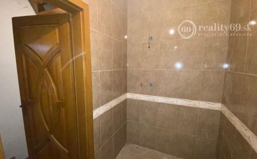 MAĎARSKO - SZENDRO PEKNÝ 5 IZBOVÝ RODINNÝ DOM S TERASOU A GARÁŽOU