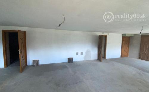 MAĎARSKO - SZENDRO PEKNÝ 5 IZBOVÝ RODINNÝ DOM S TERASOU A GARÁŽOU