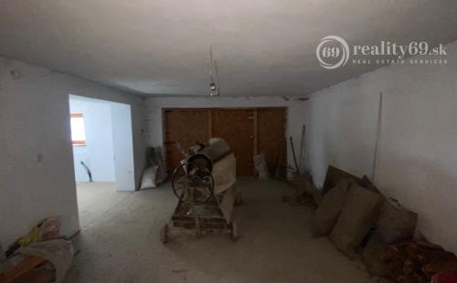 MAĎARSKO - SZENDRO PEKNÝ 5 IZBOVÝ RODINNÝ DOM S TERASOU A GARÁŽOU