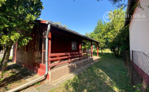 MAĎARSKO - PEKNÝ REKREAČNÝ ZRUB PRI TERMÁLNOM KÚPALISKU.