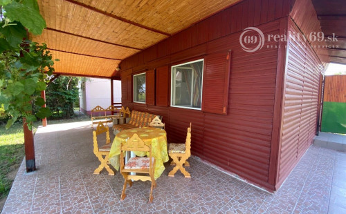 MAĎARSKO - PEKNÝ REKREAČNÝ ZRUB PRI TERMÁLNOM KÚPALISKU.