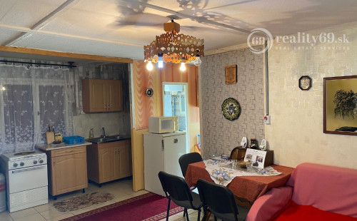 MAĎARSKO - PEKNÝ REKREAČNÝ ZRUB PRI TERMÁLNOM KÚPALISKU.